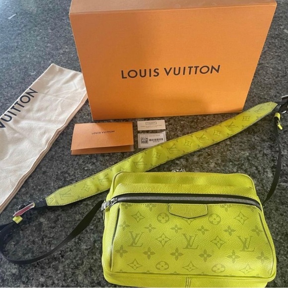 Louis Vuitton Lime Green Crossbody - Picture 8 of 9